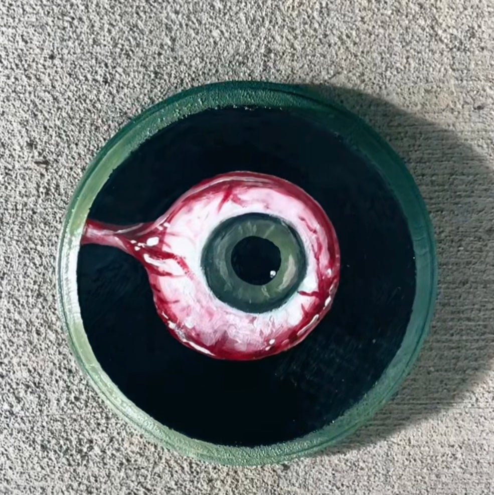 Eyeball coaster